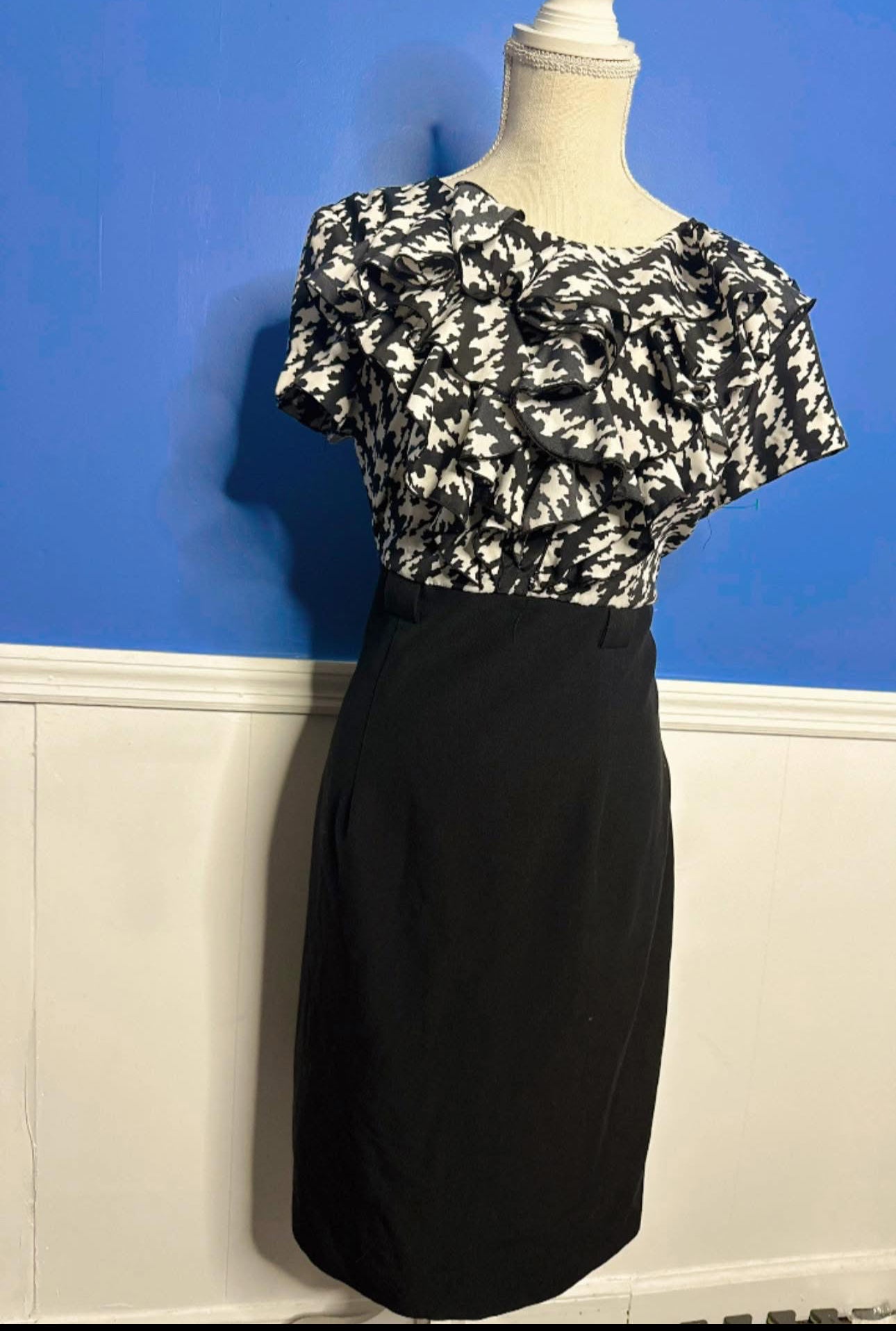 Shelby Palmer houndstooth ruffle top dress
Sz: 12 no  stretch